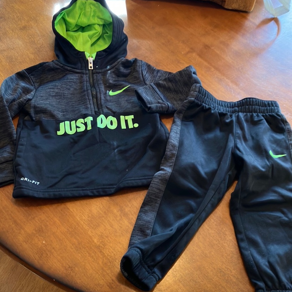 Nike Dri-fit jogger set